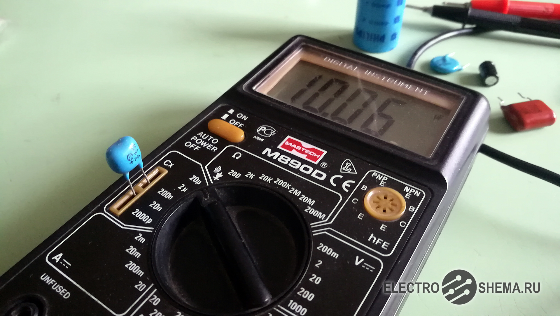 Как проверить конденсатор на емкость с помощью цифрового мультиметра