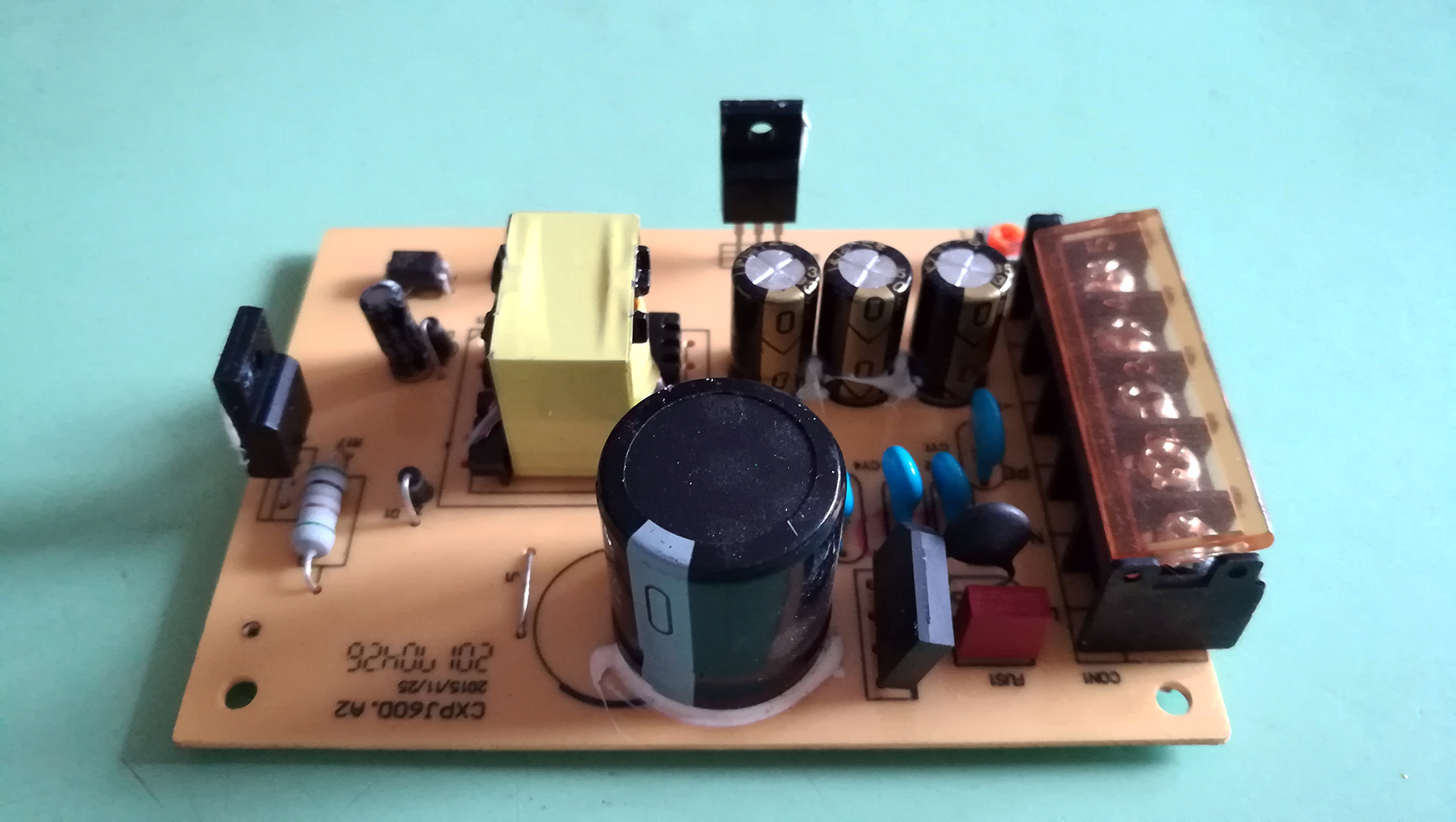 Зачем обматывают трансформатор изолентой?