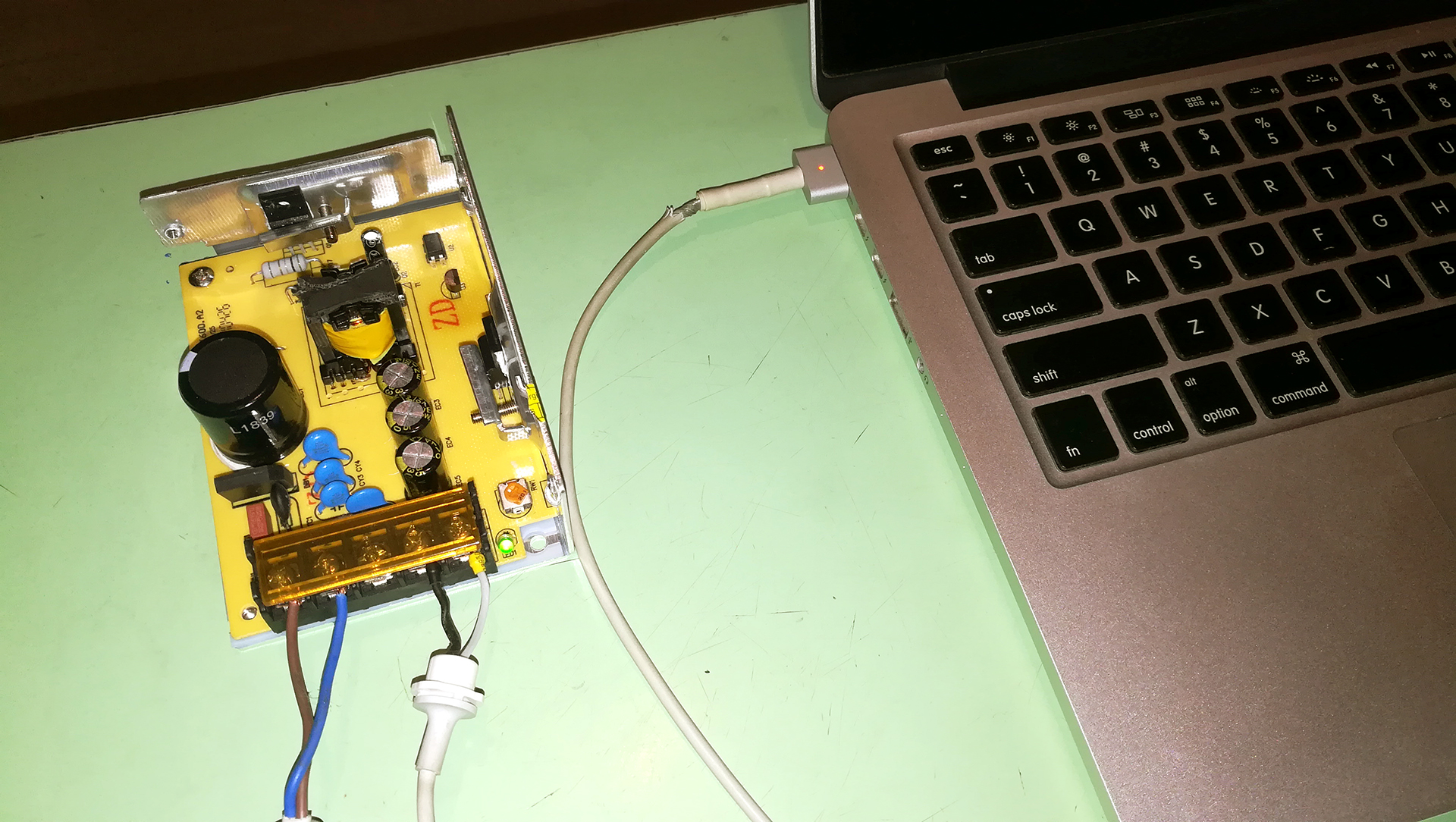 О том, как зарядить macbook без зарядки